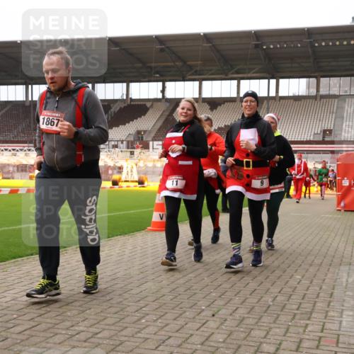 08.12.2024 - St. Pauli X-Mass-Run No. 14 Yannick Fuchs http://msf.ph/oto/7473333 08.12.2024 10:07:46 Ziel 9, 11, 1092, 1152, 1153, 1274, 1297, 1685, 1867, 2350, 2501, 2504, 2505, 3010, 3012 meine-sportfotos.de