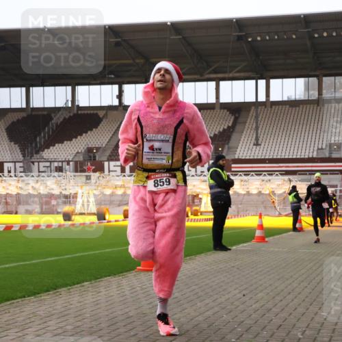 08.12.2024 - St. Pauli X-Mass-Run No. 14 Yannick Fuchs http://msf.ph/oto/7473337 08.12.2024 09:53:39 Ziel 183, 859, 1818, 2084, 2844, 3023 meine-sportfotos.de
