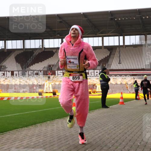 08.12.2024 - St. Pauli X-Mass-Run No. 14 Yannick Fuchs http://msf.ph/oto/7473340 08.12.2024 09:53:39 Ziel 183, 859, 1818, 2084, 2844, 3023 meine-sportfotos.de