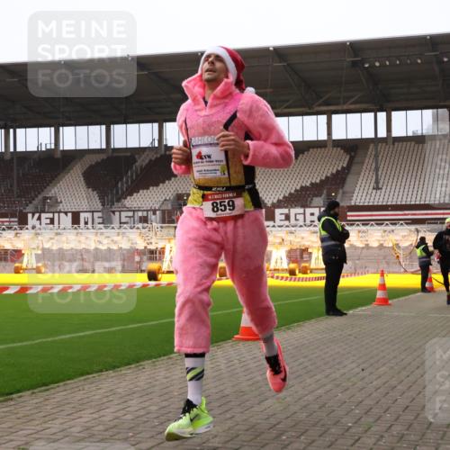 08.12.2024 - St. Pauli X-Mass-Run No. 14 Yannick Fuchs http://msf.ph/oto/7473346 08.12.2024 09:53:39 Ziel 183, 859, 1818, 2084, 2844, 3023 meine-sportfotos.de