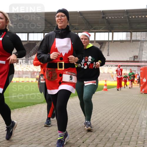 08.12.2024 - St. Pauli X-Mass-Run No. 14 Yannick Fuchs http://msf.ph/oto/7473348 08.12.2024 10:07:47 Ziel 9, 11, 1092, 1152, 1153, 1274, 1297, 1685, 1867, 2350, 2501, 2504, 2505, 3010, 3012 meine-sportfotos.de