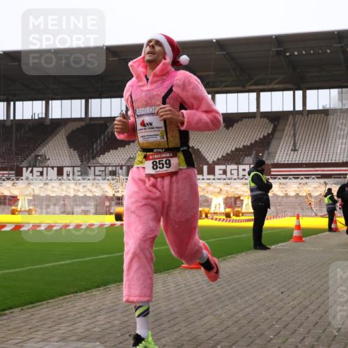 08.12.2024 - St. Pauli X-Mass-Run No. 14 Yannick Fuchs http://msf.ph/oto/7473349 08.12.2024 09:53:39 Ziel 183, 859, 1818, 2084, 2844, 3023 meine-sportfotos.de
