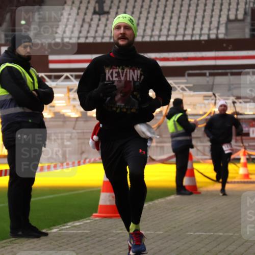 08.12.2024 - St. Pauli X-Mass-Run No. 14 Yannick Fuchs http://msf.ph/oto/7473351 08.12.2024 09:53:41 Ziel 859, 1818, 2844, 3023 meine-sportfotos.de