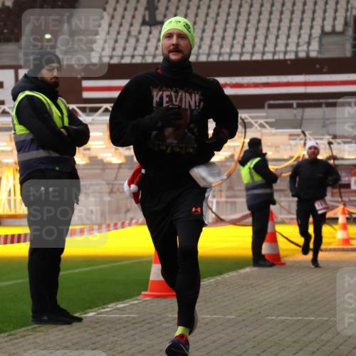 08.12.2024 - St. Pauli X-Mass-Run No. 14 Yannick Fuchs http://msf.ph/oto/7473354 08.12.2024 09:53:41 Ziel 859, 1818, 2844, 3023 meine-sportfotos.de