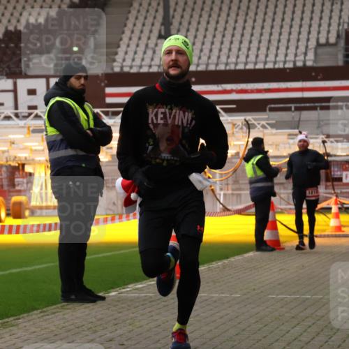 08.12.2024 - St. Pauli X-Mass-Run No. 14 Yannick Fuchs http://msf.ph/oto/7473361 08.12.2024 09:53:41 Ziel 859, 1818, 2844, 3023 meine-sportfotos.de