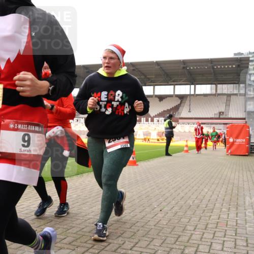 08.12.2024 - St. Pauli X-Mass-Run No. 14 Yannick Fuchs http://msf.ph/oto/7473369 08.12.2024 10:07:48 Ziel 9, 11, 1092, 1152, 1153, 1274, 1297, 1685, 1867, 2350, 2501, 2504, 2505, 3010, 3012 meine-sportfotos.de