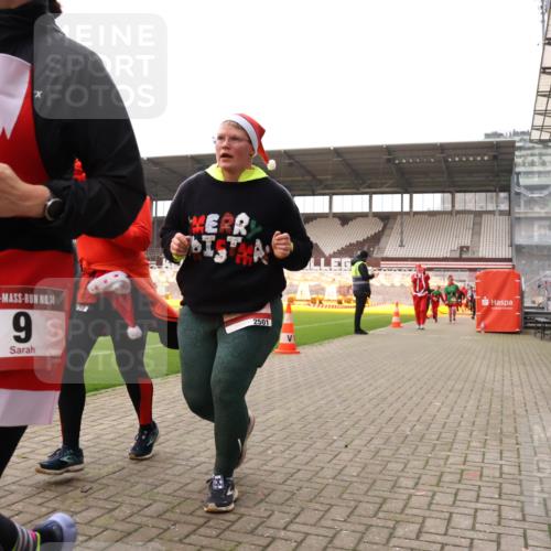 08.12.2024 - St. Pauli X-Mass-Run No. 14 Yannick Fuchs http://msf.ph/oto/7473371 08.12.2024 10:07:48 Ziel 9, 11, 1092, 1152, 1153, 1274, 1297, 1685, 1867, 2350, 2501, 2504, 2505, 3010, 3012 meine-sportfotos.de