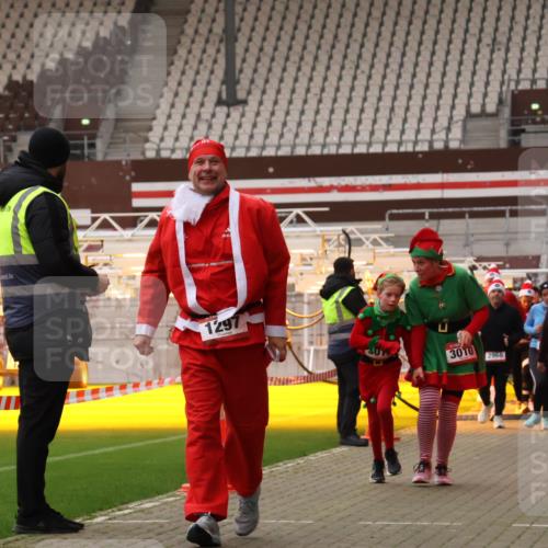 08.12.2024 - St. Pauli X-Mass-Run No. 14 Yannick Fuchs http://msf.ph/oto/7473382 08.12.2024 10:07:50 Ziel 9, 11, 580, 1092, 1152, 1153, 1274, 1297, 1685, 1867, 2350, 2501, 2504, 2505, 3010, 3012 meine-sportfotos.de