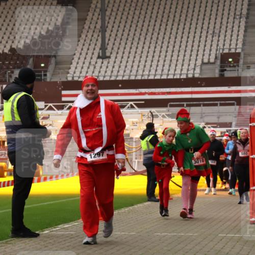 08.12.2024 - St. Pauli X-Mass-Run No. 14 Yannick Fuchs http://msf.ph/oto/7473385 08.12.2024 10:07:50 Ziel 9, 11, 580, 1092, 1152, 1153, 1274, 1297, 1685, 1867, 2350, 2501, 2504, 2505, 3010, 3012 meine-sportfotos.de