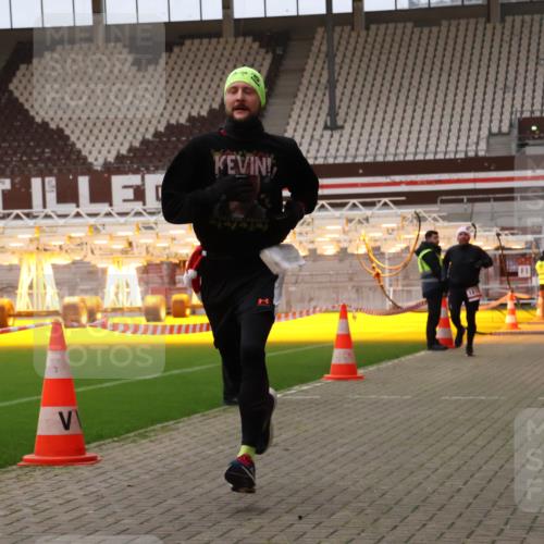 08.12.2024 - St. Pauli X-Mass-Run No. 14 Yannick Fuchs http://msf.ph/oto/7473386 08.12.2024 09:53:42 Ziel 859, 1818, 2844 meine-sportfotos.de
