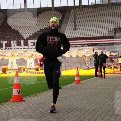 08.12.2024 - St. Pauli X-Mass-Run No. 14 Yannick Fuchs http://msf.ph/oto/7473390 08.12.2024 09:53:42 Ziel 859, 1818, 2844 meine-sportfotos.de