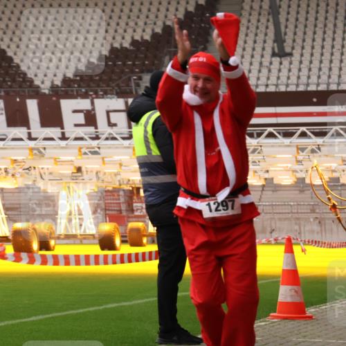 08.12.2024 - St. Pauli X-Mass-Run No. 14 Yannick Fuchs http://msf.ph/oto/7473391 08.12.2024 10:07:52 Ziel 9, 11, 83, 328, 580, 1092, 1152, 1153, 1297, 1685, 1867, 2350, 2501, 2504, 2505, 2587, 2969, 3010, 3012 meine-sportfotos.de