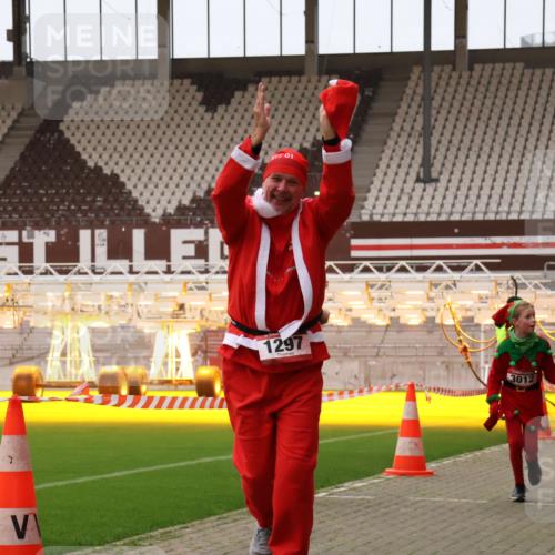 08.12.2024 - St. Pauli X-Mass-Run No. 14 Yannick Fuchs http://msf.ph/oto/7473400 08.12.2024 10:07:52 Ziel 9, 11, 83, 328, 580, 1092, 1152, 1153, 1297, 1685, 1867, 2350, 2501, 2504, 2505, 2587, 2969, 3010, 3012 meine-sportfotos.de