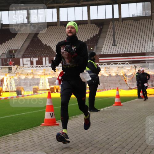 08.12.2024 - St. Pauli X-Mass-Run No. 14 Yannick Fuchs http://msf.ph/oto/7473403 08.12.2024 09:53:42 Ziel 859, 1818, 2844 meine-sportfotos.de