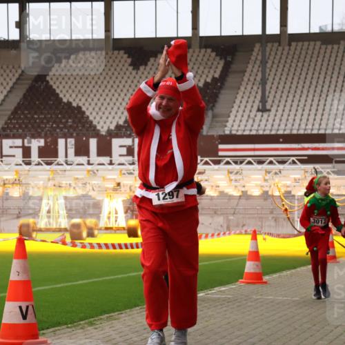 08.12.2024 - St. Pauli X-Mass-Run No. 14 Yannick Fuchs http://msf.ph/oto/7473407 08.12.2024 10:07:52 Ziel 9, 11, 83, 328, 580, 1092, 1152, 1153, 1297, 1685, 1867, 2350, 2501, 2504, 2505, 2587, 2969, 3010, 3012 meine-sportfotos.de