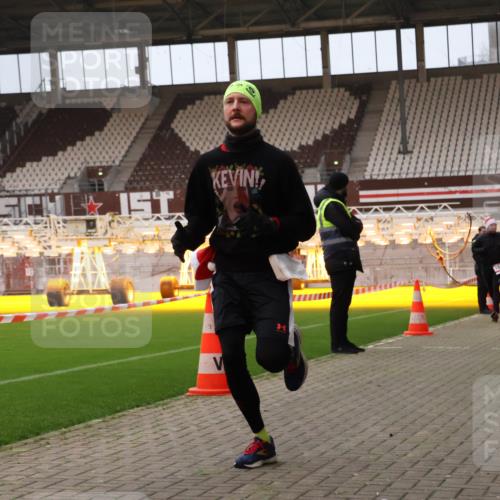 08.12.2024 - St. Pauli X-Mass-Run No. 14 Yannick Fuchs http://msf.ph/oto/7473409 08.12.2024 09:53:42 Ziel 859, 1818, 2844 meine-sportfotos.de