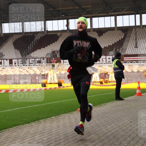 08.12.2024 - St. Pauli X-Mass-Run No. 14 Yannick Fuchs http://msf.ph/oto/7473420 08.12.2024 09:53:42 Ziel 859, 1818, 2844 meine-sportfotos.de
