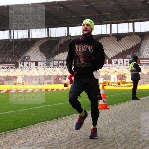 08.12.2024 - St. Pauli X-Mass-Run No. 14 Yannick Fuchs http://msf.ph/oto/7473429 08.12.2024 09:53:43 Ziel 859, 1818, 2844 meine-sportfotos.de