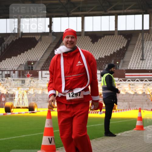 08.12.2024 - St. Pauli X-Mass-Run No. 14 Yannick Fuchs http://msf.ph/oto/7473441 08.12.2024 10:07:53 Ziel 9, 11, 83, 328, 580, 1092, 1297, 1685, 1867, 2350, 2501, 2504, 2505, 2587, 2968, 2969, 3010, 3012 meine-sportfotos.de
