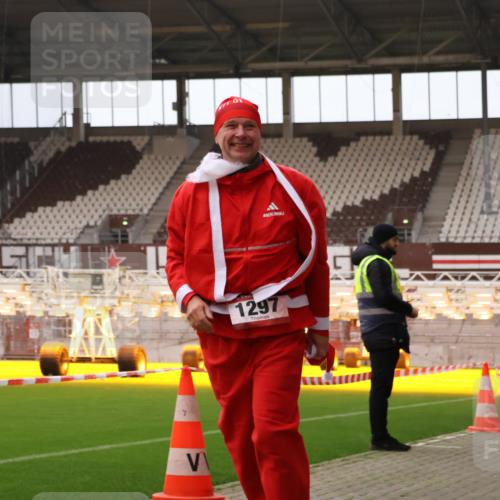 08.12.2024 - St. Pauli X-Mass-Run No. 14 Yannick Fuchs http://msf.ph/oto/7473445 08.12.2024 10:07:53 Ziel 9, 11, 83, 328, 580, 1092, 1297, 1685, 1867, 2350, 2501, 2504, 2505, 2587, 2968, 2969, 3010, 3012 meine-sportfotos.de
