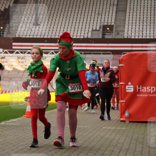08.12.2024 - St. Pauli X-Mass-Run No. 14 Yannick Fuchs http://msf.ph/oto/7473457 08.12.2024 10:07:55 Ziel 9, 11, 83, 309, 328, 580, 1297, 1390, 1685, 1867, 2350, 2501, 2504, 2505, 2587, 2716, 2968, 2969, 3010, 3012 meine-sportfotos.de
