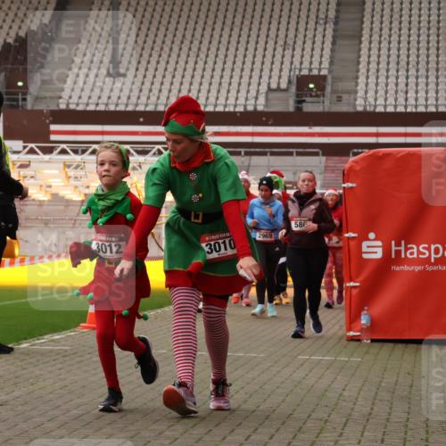 08.12.2024 - St. Pauli X-Mass-Run No. 14 Yannick Fuchs http://msf.ph/oto/7473460 08.12.2024 10:07:55 Ziel 9, 11, 83, 309, 328, 580, 1297, 1390, 1685, 1867, 2350, 2501, 2504, 2505, 2587, 2716, 2968, 2969, 3010, 3012 meine-sportfotos.de