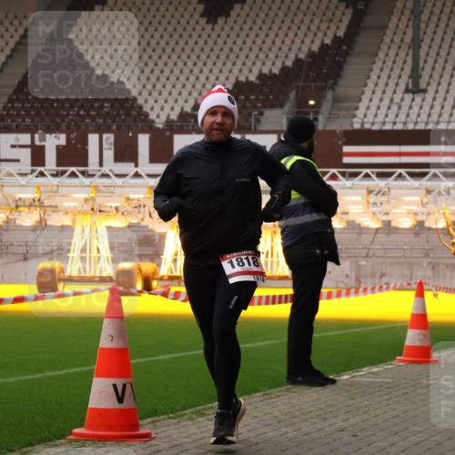 08.12.2024 - St. Pauli X-Mass-Run No. 14 Yannick Fuchs http://msf.ph/oto/7473461 08.12.2024 09:53:46 Ziel 216, 859, 1818, 2844 meine-sportfotos.de