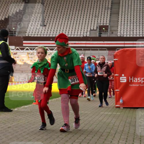 08.12.2024 - St. Pauli X-Mass-Run No. 14 Yannick Fuchs http://msf.ph/oto/7473463 08.12.2024 10:07:55 Ziel 9, 11, 83, 309, 328, 580, 1297, 1390, 1685, 1867, 2350, 2501, 2504, 2505, 2587, 2716, 2968, 2969, 3010, 3012 meine-sportfotos.de