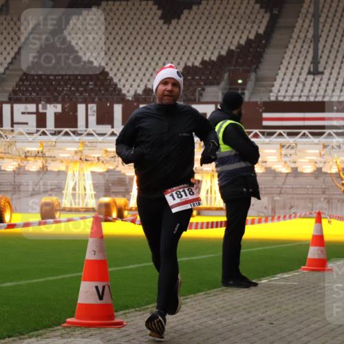 08.12.2024 - St. Pauli X-Mass-Run No. 14 Yannick Fuchs http://msf.ph/oto/7473464 08.12.2024 09:53:46 Ziel 216, 859, 1818, 2844 meine-sportfotos.de