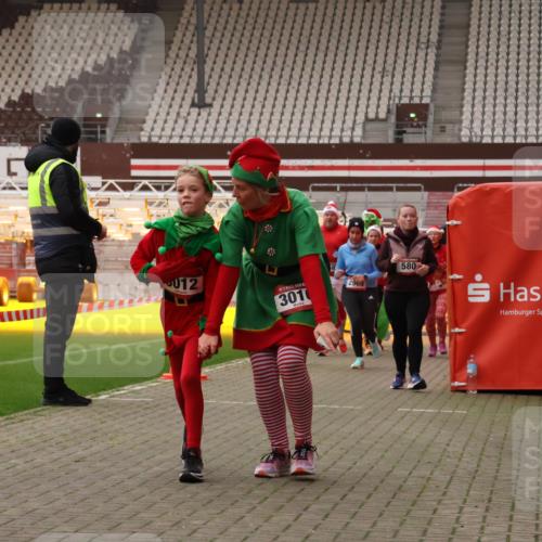 08.12.2024 - St. Pauli X-Mass-Run No. 14 Yannick Fuchs http://msf.ph/oto/7473469 08.12.2024 10:07:55 Ziel 9, 11, 83, 309, 328, 580, 1297, 1390, 1685, 1867, 2350, 2501, 2504, 2505, 2587, 2716, 2968, 2969, 3010, 3012 meine-sportfotos.de