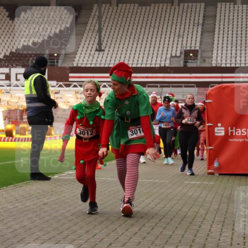 08.12.2024 - St. Pauli X-Mass-Run No. 14 Yannick Fuchs http://msf.ph/oto/7473475 08.12.2024 10:07:55 Ziel 9, 11, 83, 309, 328, 580, 1297, 1390, 1685, 1867, 2350, 2501, 2504, 2505, 2587, 2716, 2968, 2969, 3010, 3012 meine-sportfotos.de