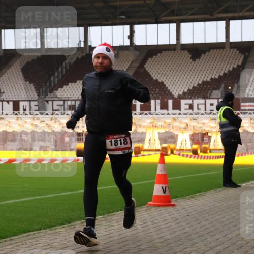 08.12.2024 - St. Pauli X-Mass-Run No. 14 Yannick Fuchs http://msf.ph/oto/7473477 08.12.2024 09:53:47 Ziel 216, 1818, 2844 meine-sportfotos.de