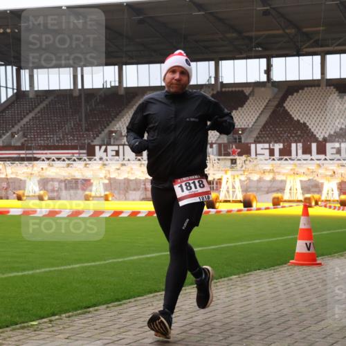 08.12.2024 - St. Pauli X-Mass-Run No. 14 Yannick Fuchs http://msf.ph/oto/7473480 08.12.2024 09:53:47 Ziel 216, 1818, 2844 meine-sportfotos.de