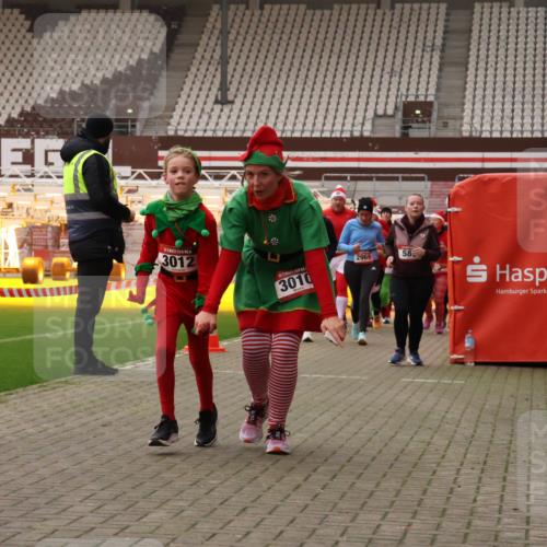 08.12.2024 - St. Pauli X-Mass-Run No. 14 Yannick Fuchs http://msf.ph/oto/7473481 08.12.2024 10:07:55 Ziel 9, 11, 83, 309, 328, 580, 1297, 1390, 1685, 1867, 2350, 2501, 2504, 2505, 2587, 2716, 2968, 2969, 3010, 3012 meine-sportfotos.de