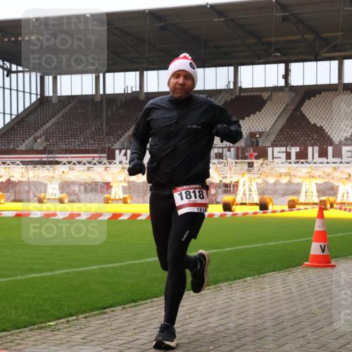 08.12.2024 - St. Pauli X-Mass-Run No. 14 Yannick Fuchs http://msf.ph/oto/7473483 08.12.2024 09:53:48 Ziel 216, 1718, 1818, 2844 meine-sportfotos.de