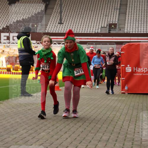 08.12.2024 - St. Pauli X-Mass-Run No. 14 Yannick Fuchs http://msf.ph/oto/7473484 08.12.2024 10:07:55 Ziel 9, 11, 83, 309, 328, 580, 1297, 1390, 1685, 1867, 2350, 2501, 2504, 2505, 2587, 2716, 2968, 2969, 3010, 3012 meine-sportfotos.de