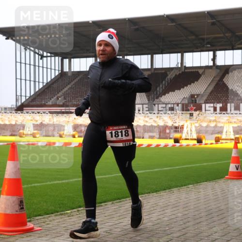 08.12.2024 - St. Pauli X-Mass-Run No. 14 Yannick Fuchs http://msf.ph/oto/7473494 08.12.2024 09:53:48 Ziel 216, 1718, 1818, 2844 meine-sportfotos.de