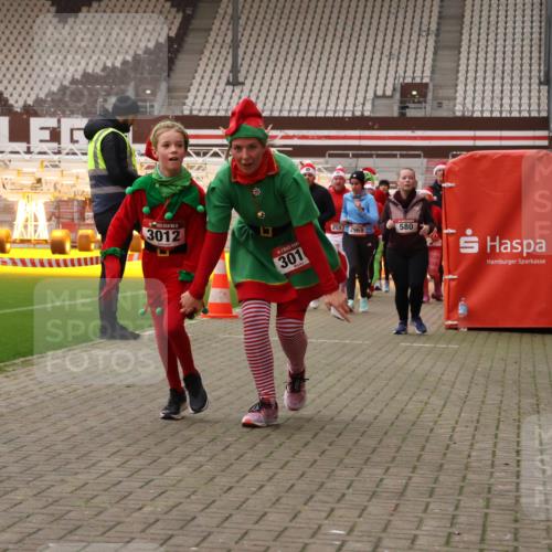 08.12.2024 - St. Pauli X-Mass-Run No. 14 Yannick Fuchs http://msf.ph/oto/7473495 08.12.2024 10:07:56 Ziel 9, 11, 83, 309, 328, 580, 1297, 1390, 1867, 2350, 2501, 2504, 2505, 2587, 2716, 2968, 2969, 3010, 3012 meine-sportfotos.de