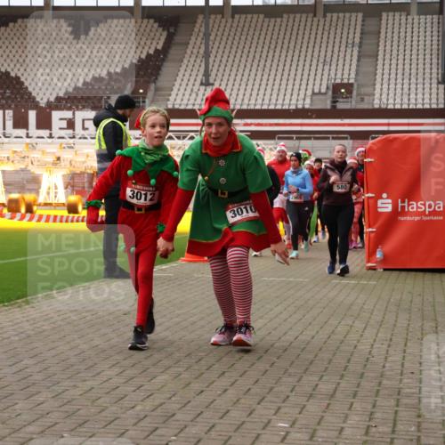 08.12.2024 - St. Pauli X-Mass-Run No. 14 Yannick Fuchs http://msf.ph/oto/7473500 08.12.2024 10:07:56 Ziel 9, 11, 83, 309, 328, 580, 1297, 1390, 1867, 2350, 2501, 2504, 2505, 2587, 2716, 2968, 2969, 3010, 3012 meine-sportfotos.de