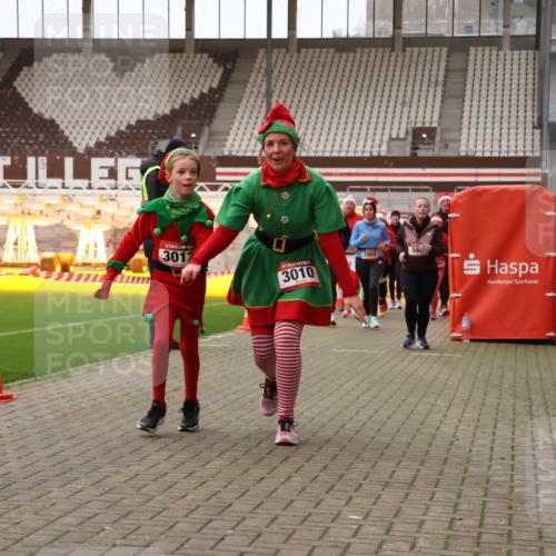 08.12.2024 - St. Pauli X-Mass-Run No. 14 Yannick Fuchs http://msf.ph/oto/7473508 08.12.2024 10:07:56 Ziel 9, 11, 83, 309, 328, 580, 1297, 1390, 1867, 2350, 2501, 2504, 2505, 2587, 2716, 2968, 2969, 3010, 3012 meine-sportfotos.de