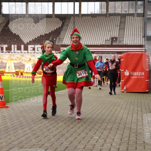 08.12.2024 - St. Pauli X-Mass-Run No. 14 Yannick Fuchs http://msf.ph/oto/7473513 08.12.2024 10:07:56 Ziel 9, 11, 83, 309, 328, 580, 1297, 1390, 1867, 2350, 2501, 2504, 2505, 2587, 2716, 2968, 2969, 3010, 3012 meine-sportfotos.de