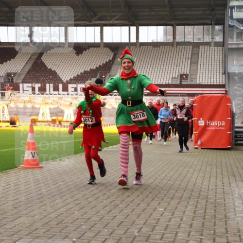 08.12.2024 - St. Pauli X-Mass-Run No. 14 Yannick Fuchs http://msf.ph/oto/7473519 08.12.2024 10:07:56 Ziel 9, 11, 83, 309, 328, 580, 1297, 1390, 1867, 2350, 2501, 2504, 2505, 2587, 2716, 2968, 2969, 3010, 3012 meine-sportfotos.de