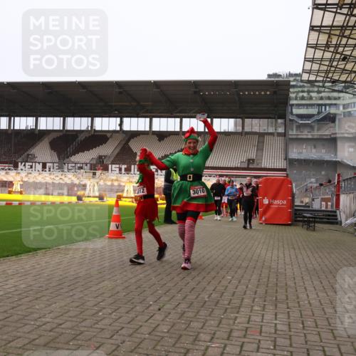 08.12.2024 - St. Pauli X-Mass-Run No. 14 Yannick Fuchs http://msf.ph/oto/7473540 08.12.2024 10:07:57 Ziel 9, 11, 83, 309, 328, 580, 1297, 1390, 1867, 2350, 2501, 2504, 2587, 2716, 2968, 2969, 3010, 3012 meine-sportfotos.de
