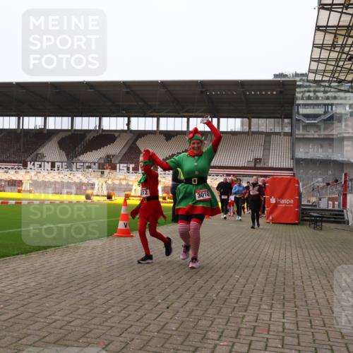 08.12.2024 - St. Pauli X-Mass-Run No. 14 Yannick Fuchs http://msf.ph/oto/7473544 08.12.2024 10:07:57 Ziel 9, 11, 83, 309, 328, 580, 1297, 1390, 1867, 2350, 2501, 2504, 2587, 2716, 2968, 2969, 3010, 3012 meine-sportfotos.de