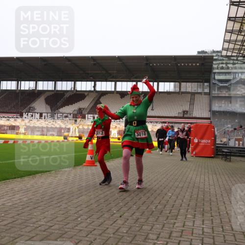 08.12.2024 - St. Pauli X-Mass-Run No. 14 Yannick Fuchs http://msf.ph/oto/7473550 08.12.2024 10:07:57 Ziel 9, 11, 83, 309, 328, 580, 1297, 1390, 1867, 2350, 2501, 2504, 2587, 2716, 2968, 2969, 3010, 3012 meine-sportfotos.de