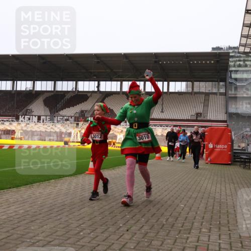 08.12.2024 - St. Pauli X-Mass-Run No. 14 Yannick Fuchs http://msf.ph/oto/7473552 08.12.2024 10:07:57 Ziel 9, 11, 83, 309, 328, 580, 1297, 1390, 1867, 2350, 2501, 2504, 2587, 2716, 2968, 2969, 3010, 3012 meine-sportfotos.de