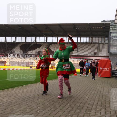 08.12.2024 - St. Pauli X-Mass-Run No. 14 Yannick Fuchs http://msf.ph/oto/7473556 08.12.2024 10:07:57 Ziel 9, 11, 83, 309, 328, 580, 1297, 1390, 1867, 2350, 2501, 2504, 2587, 2716, 2968, 2969, 3010, 3012 meine-sportfotos.de