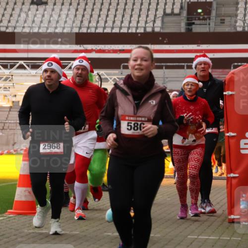 08.12.2024 - St. Pauli X-Mass-Run No. 14 Yannick Fuchs http://msf.ph/oto/7473567 08.12.2024 10:07:58 Ziel 9, 11, 83, 309, 328, 580, 1048, 1058, 1297, 1390, 1867, 2350, 2501, 2587, 2716, 2968, 2969, 3010, 3012 meine-sportfotos.de