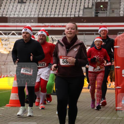 08.12.2024 - St. Pauli X-Mass-Run No. 14 Yannick Fuchs http://msf.ph/oto/7473570 08.12.2024 10:07:58 Ziel 9, 11, 83, 309, 328, 580, 1048, 1058, 1297, 1390, 1867, 2350, 2501, 2587, 2716, 2968, 2969, 3010, 3012 meine-sportfotos.de