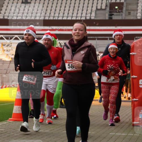08.12.2024 - St. Pauli X-Mass-Run No. 14 Yannick Fuchs http://msf.ph/oto/7473573 08.12.2024 10:07:59 Ziel 9, 11, 83, 309, 328, 580, 1048, 1058, 1297, 1390, 1867, 2350, 2501, 2587, 2716, 2945, 2968, 2969, 3010, 3012 meine-sportfotos.de